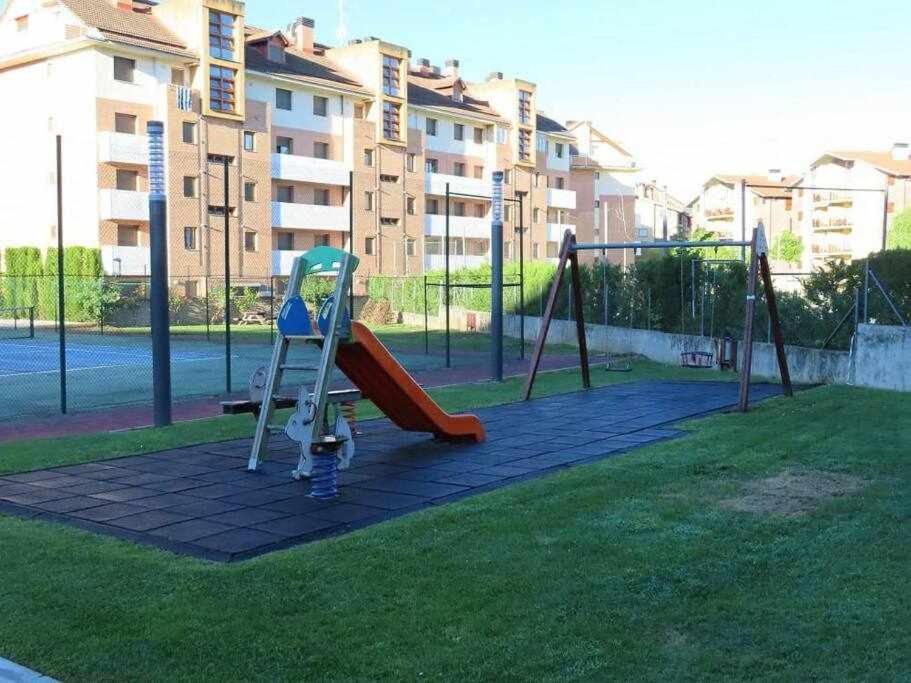 Apartmán Precioso Atico Con Bonitas Vistas A La Pena Oroel Jaca Exteriér fotografie